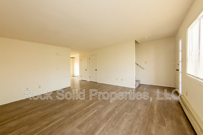 Building Photo - 4721 Hickory Pl