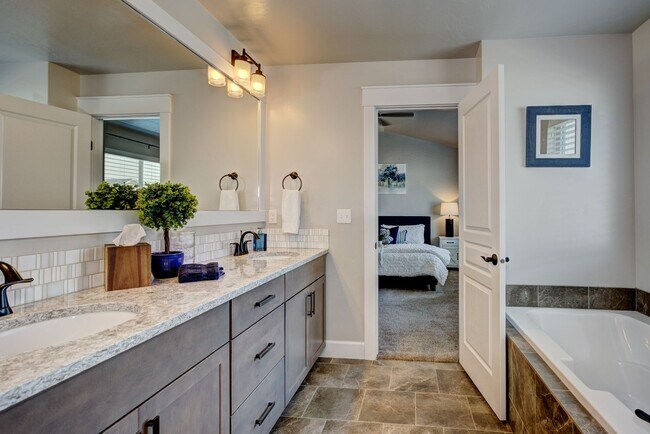 Building Photo - Beautiful Home in the Heart of Eagle
