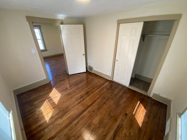 Building Photo - 3 Bed 1 Bath House for Rent