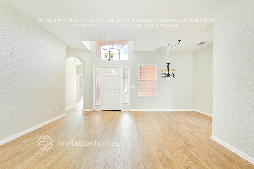 Building Photo - 2920 Willow Creek Ln