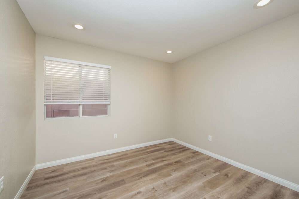 Building Photo - 8016 W Shady Glen Ave