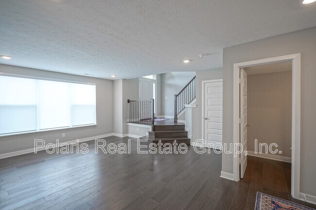 Building Photo - 673 Golborne St