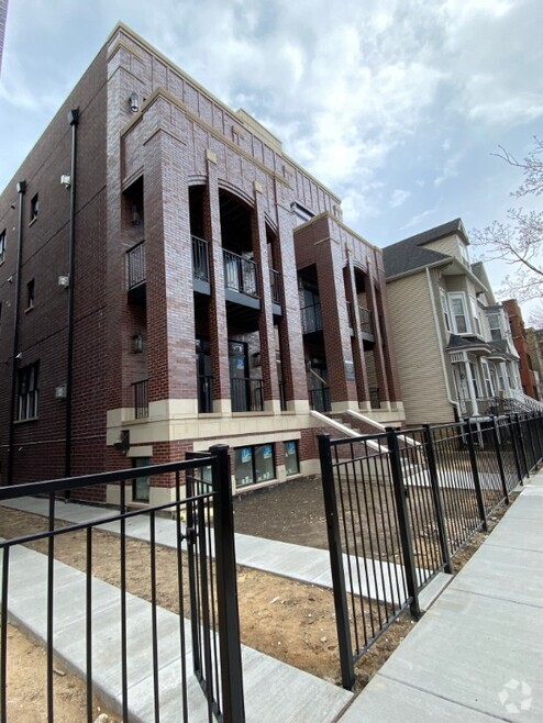 Building Photo - 3343 N Kenmore Ave