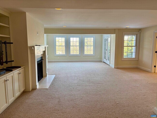 Building Photo - 643 Eight Woods Ln