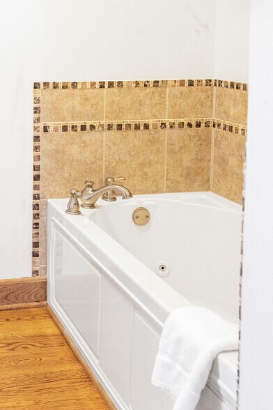 Building Photo - 2417 Sylvan Glen Way