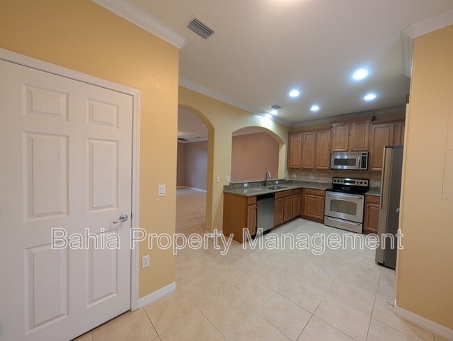 Building Photo - 14120 Oakham St
