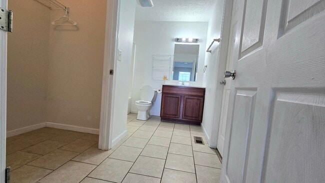 Building Photo - 1863 Country Meadows Dr