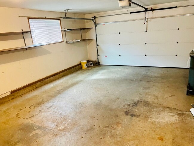 Building Photo - Wonderful South Salem Home in great neighborhood.