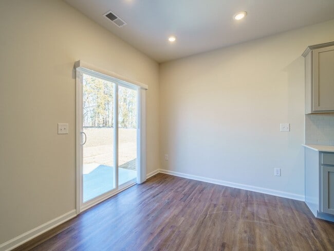 Building Photo - Brand New 5 Bedroom 3 full baths in Steele...
