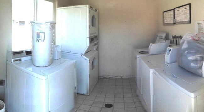 Laundry Room - Ashlan Lagoon Apartments