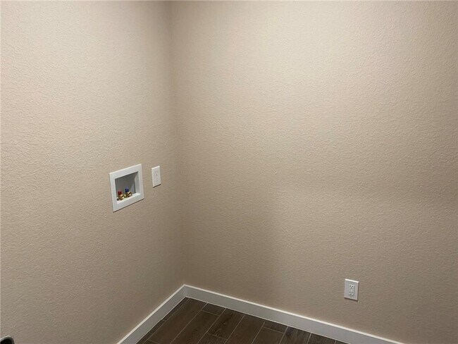 Building Photo - 422 Barbet Dr