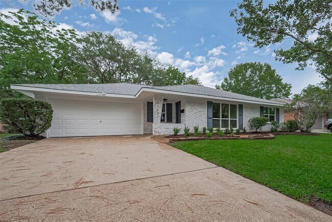 Building Photo - 11431 Landsdowne Dr