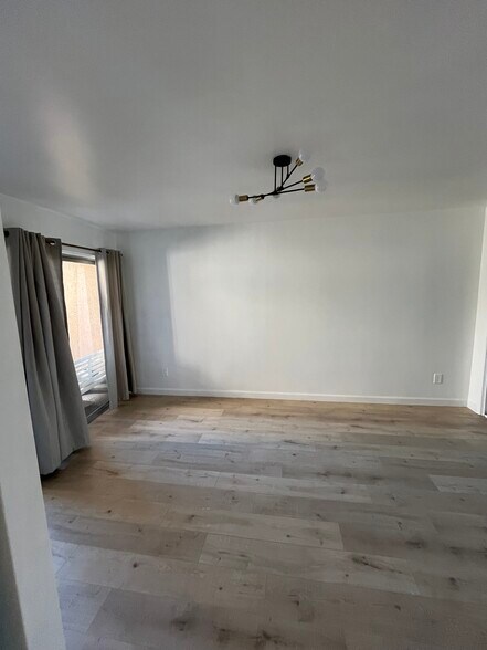 Building Photo - 358 S Gramercy Pl