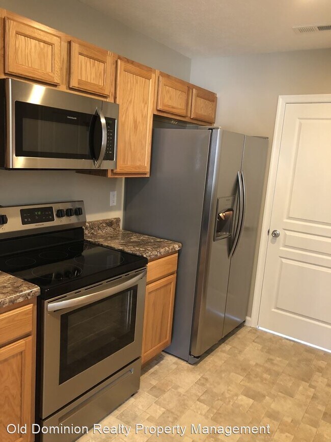 Building Photo - 3 br, 2.5 bath House - 425 Leslie Court