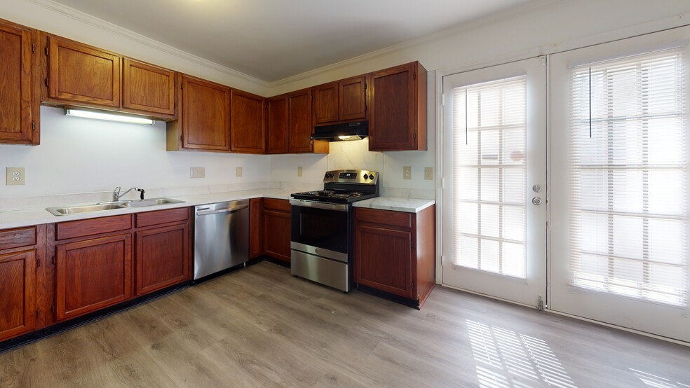 Building Photo - Courtyard Townhomes