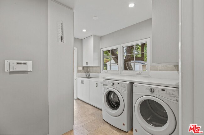 Building Photo - 710 Alta Dr