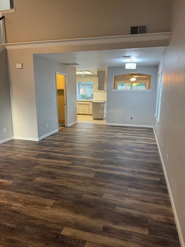 Building Photo - 9950 N Canyon Creek Ln