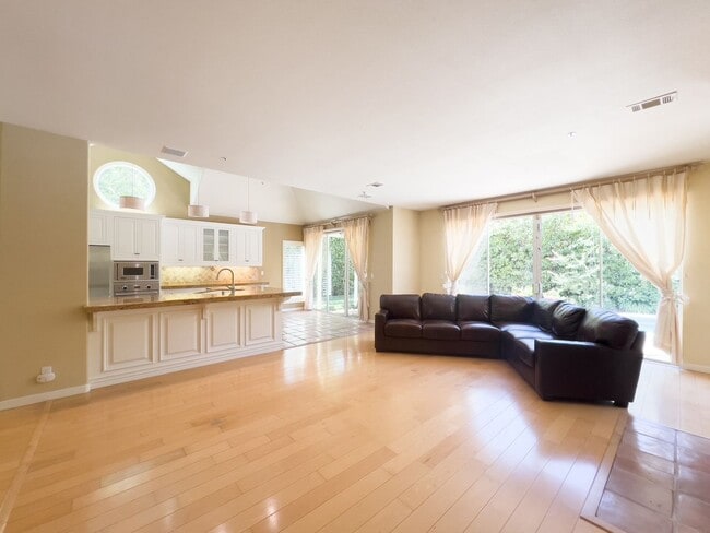 Building Photo - Gorgeous three bedroom North Napa home wit...