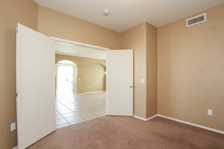 Building Photo - 13519 W San Juan Ct