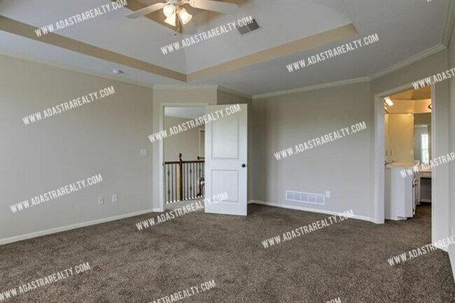 Building Photo - Gorgeous Home in Northwest Olathe-Availabl...