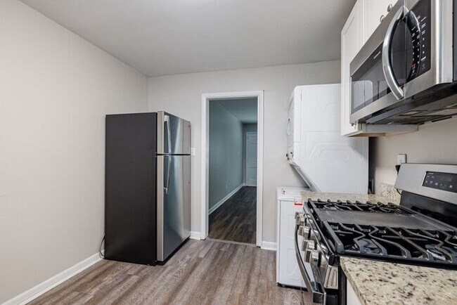 Building Photo - Premium 2 Bedroom Apartment in Atlanta's Upper Westside | First-Floor Home | Reduced Rent + First...