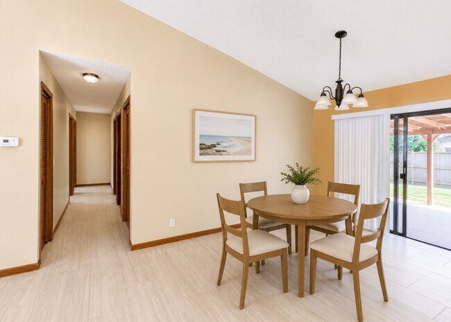 Building Photo - 603 Plantation Village Dr