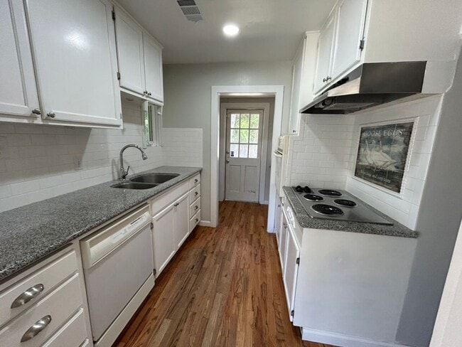 Building Photo - Cozy 2 Bed, 1 Bath Home Surrounded by Nature