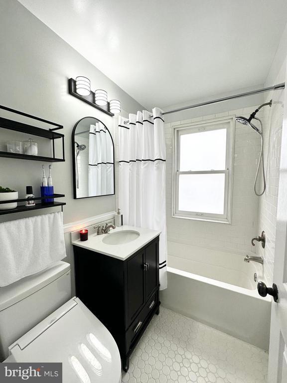 Building Photo - 718 S Washington St