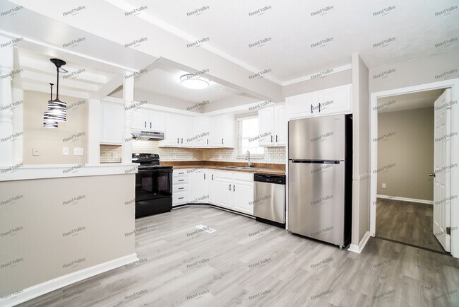 Building Photo - 1121 Gibson Rd