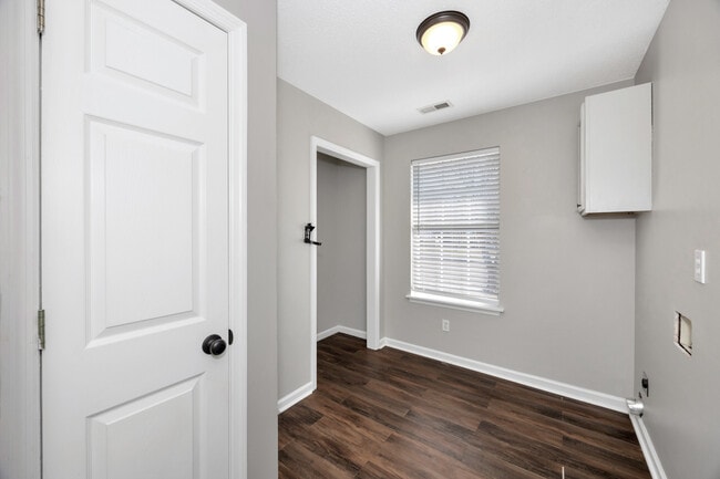 Building Photo - 103 N W Sugar Bluff Ln