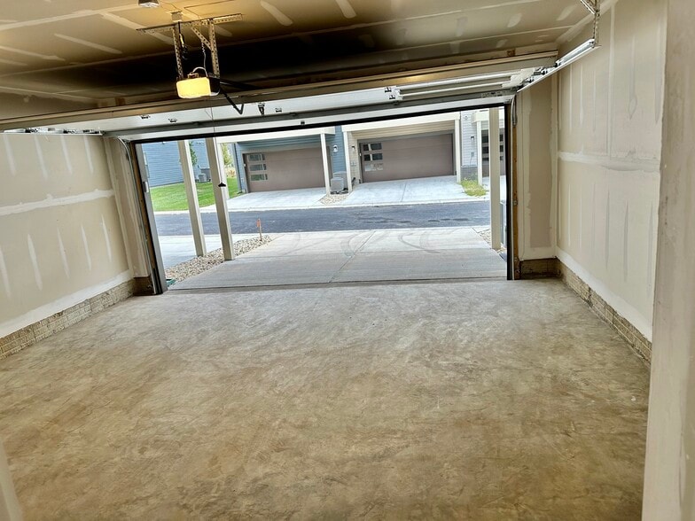 Building Photo - 828 Teacher Mitchell Rd