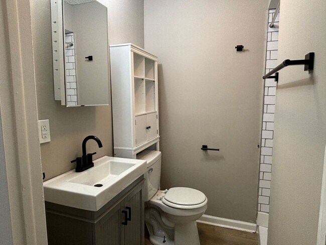 Building Photo - 1338 Barth Ave