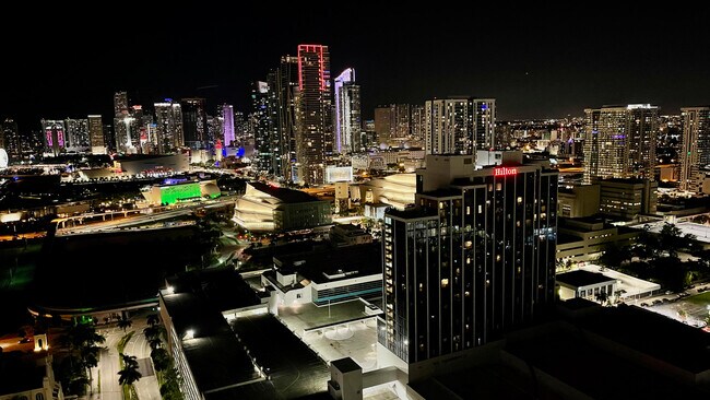 Building Photo - 1750 N Bayshore Dr