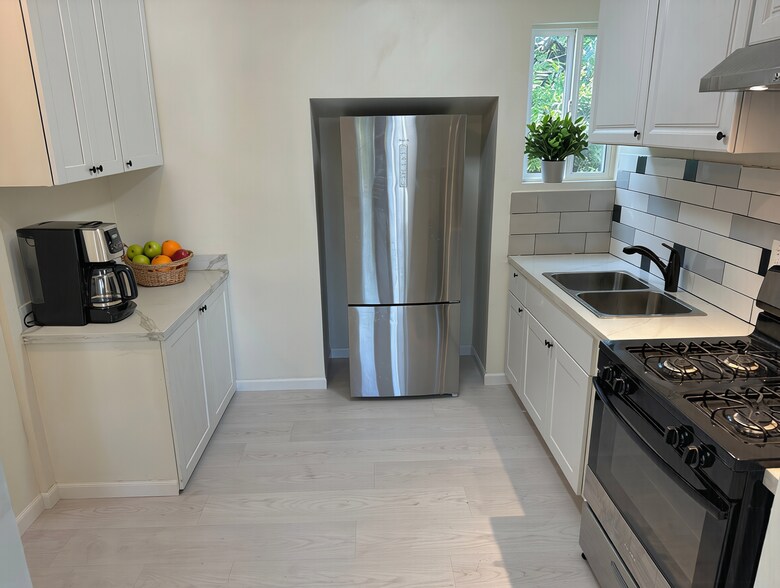 Building Photo - 718 Roosevelt Ave