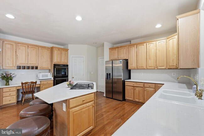 Building Photo - 1072 Safa St