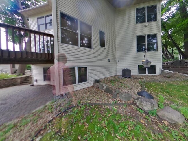 Building Photo - 8915 Umbria Pl N