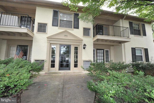 Building Photo - 5900 Surrey Hill Pl