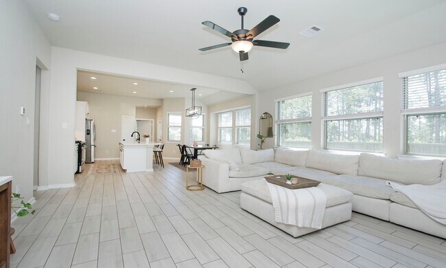 Building Photo - 320 Rise Ln