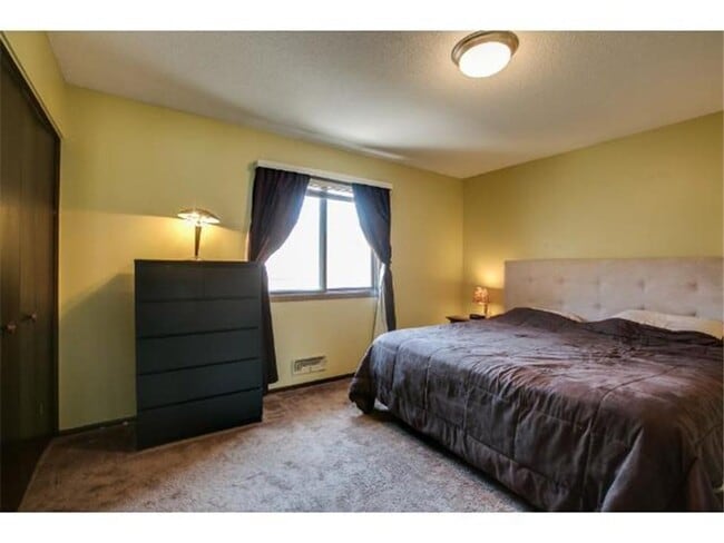 Building Photo - Updated Townhome in Coon Rapids!!  3bed/2bath