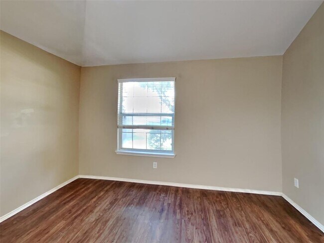 Building Photo - 631 Gateship Dr
