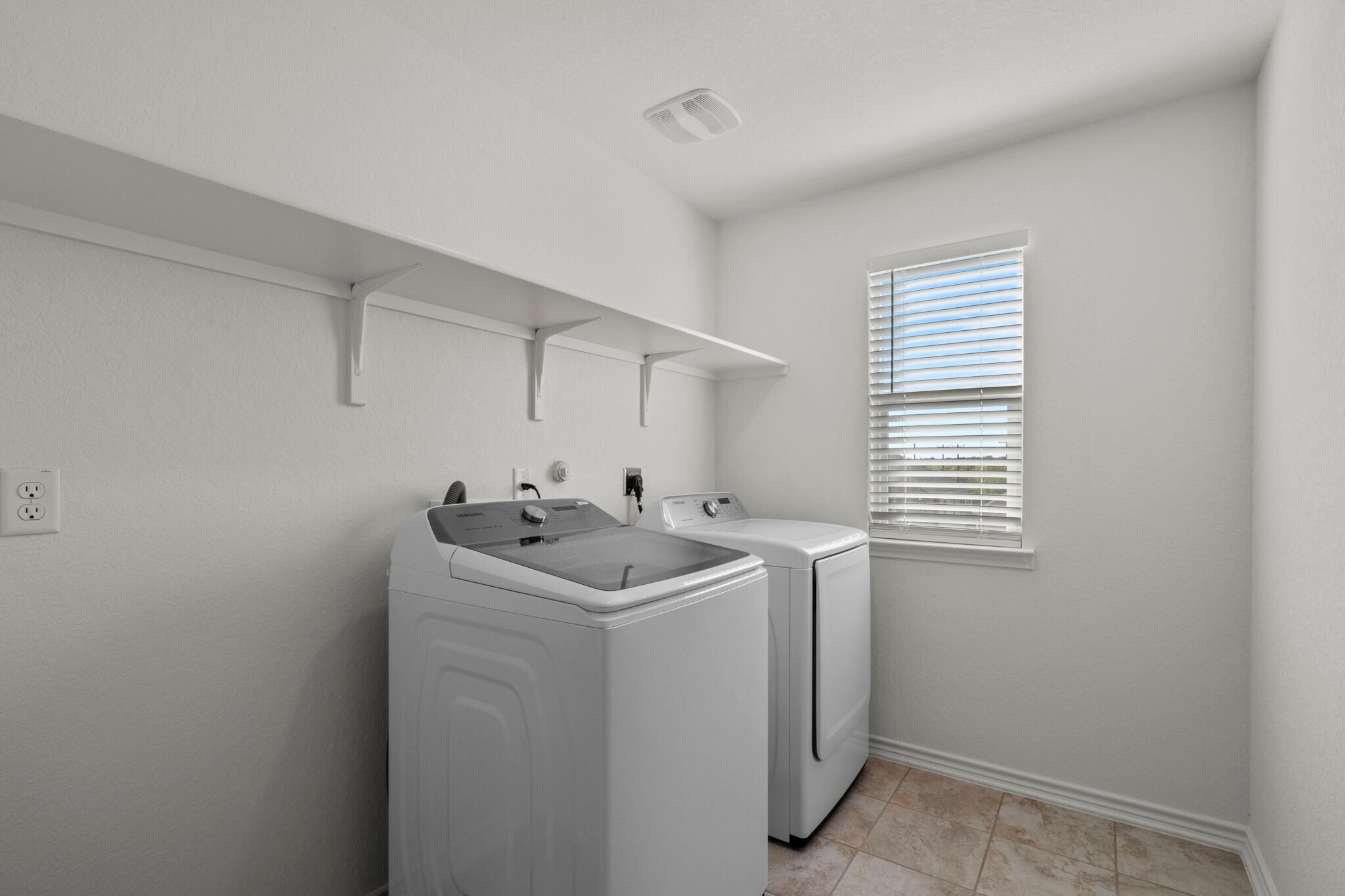 Building Photo - 3420 Taurus Sky