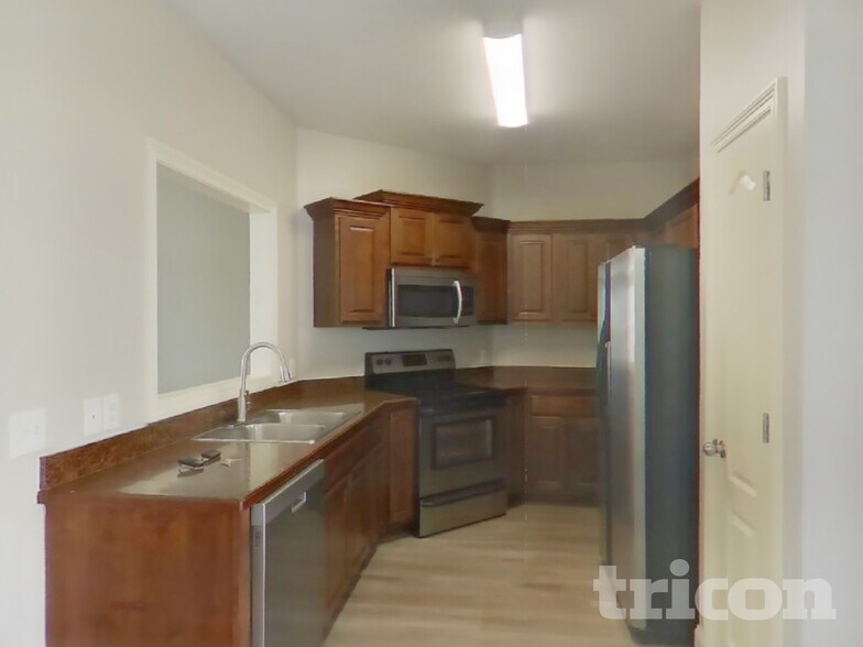 Building Photo - 839 S Westland Ave