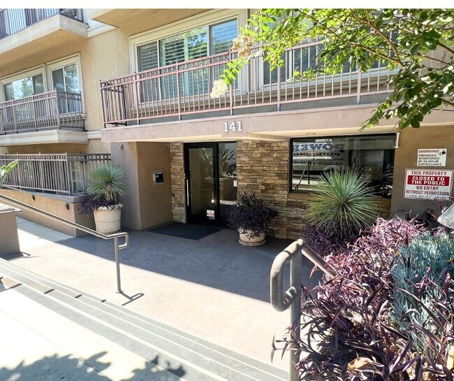 Building Photo - 141 S Clark Dr