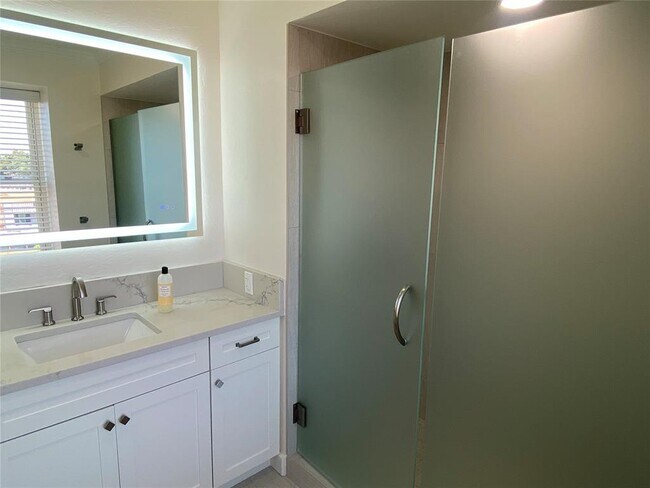 Building Photo - 1114 Sherwood Ln