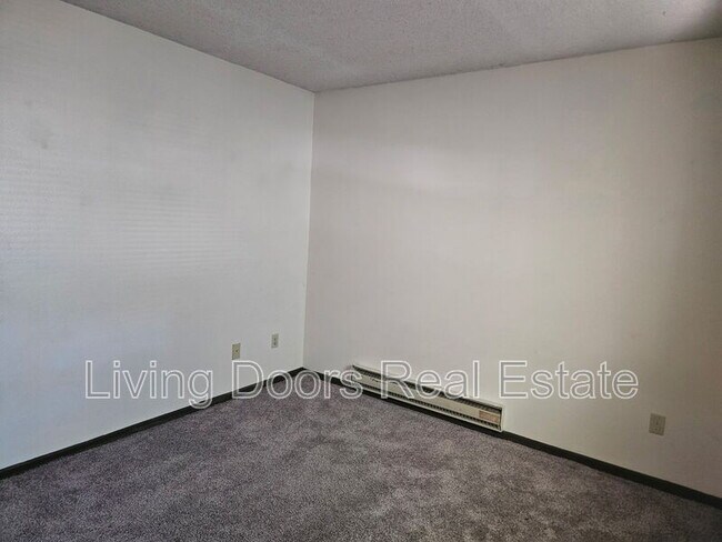 Building Photo - 210 N Phillips Ave
