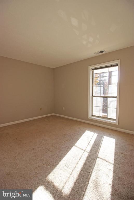 Building Photo - 10182 Oakton Terrace Rd