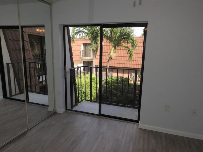 Building Photo - 246 Charter Way