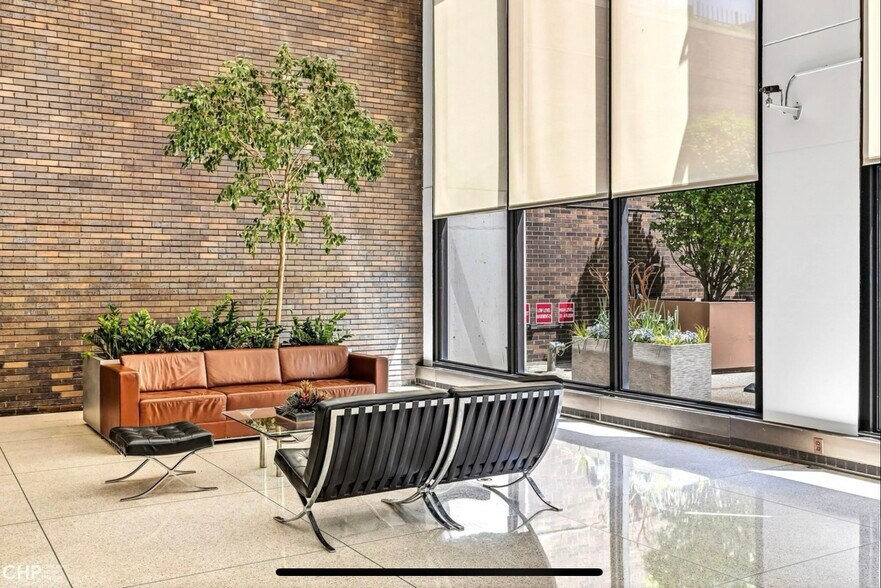 Building Photo - 5455 N Sheridan Rd