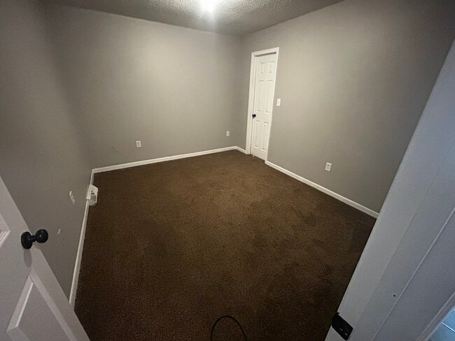 Building Photo - 301 Emerald Dr
