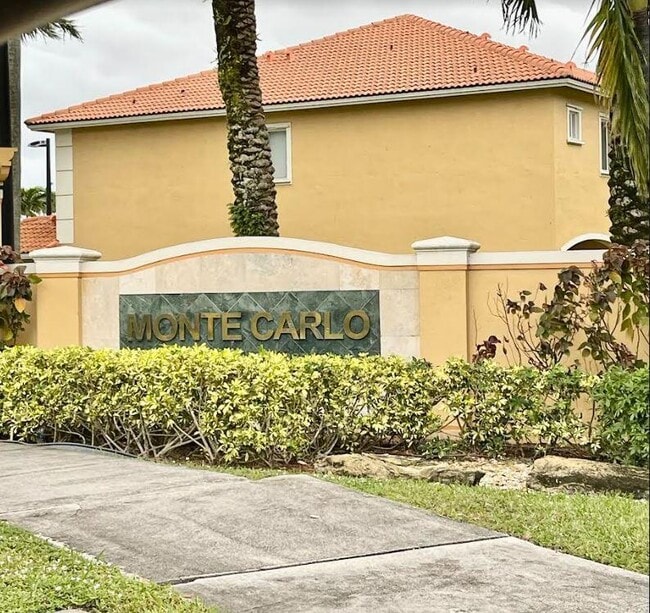 Building Photo - 521 Princess Dr